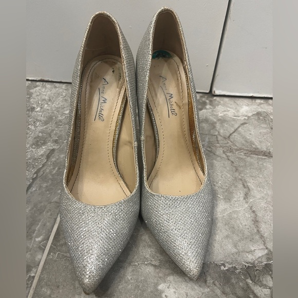 Size 8. Silver metallic heels. - Picture 4 of 7